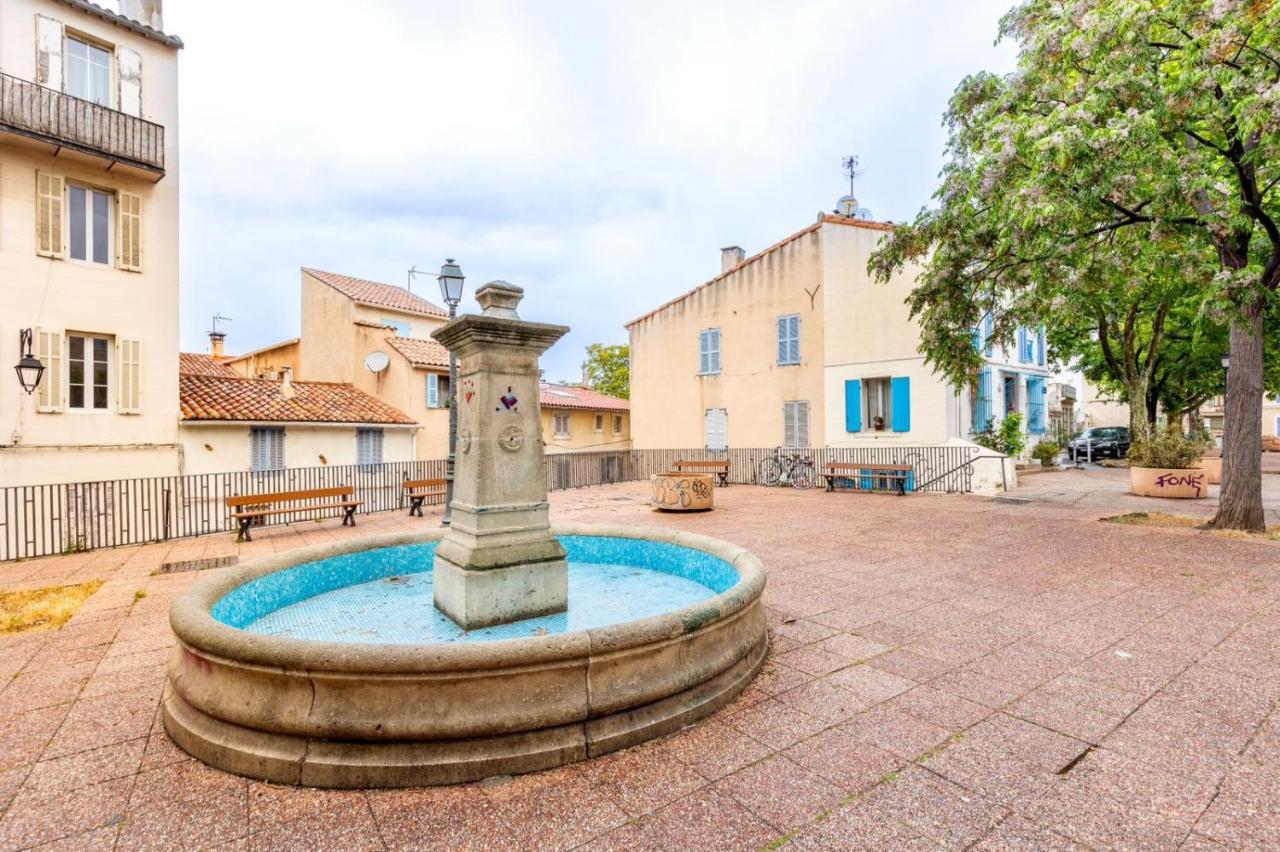 Coquet Appartement Typique Du Panier Marseille Luaran gambar