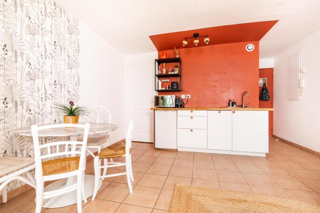Coquet Appartement Typique Du Panier Marseille Luaran gambar